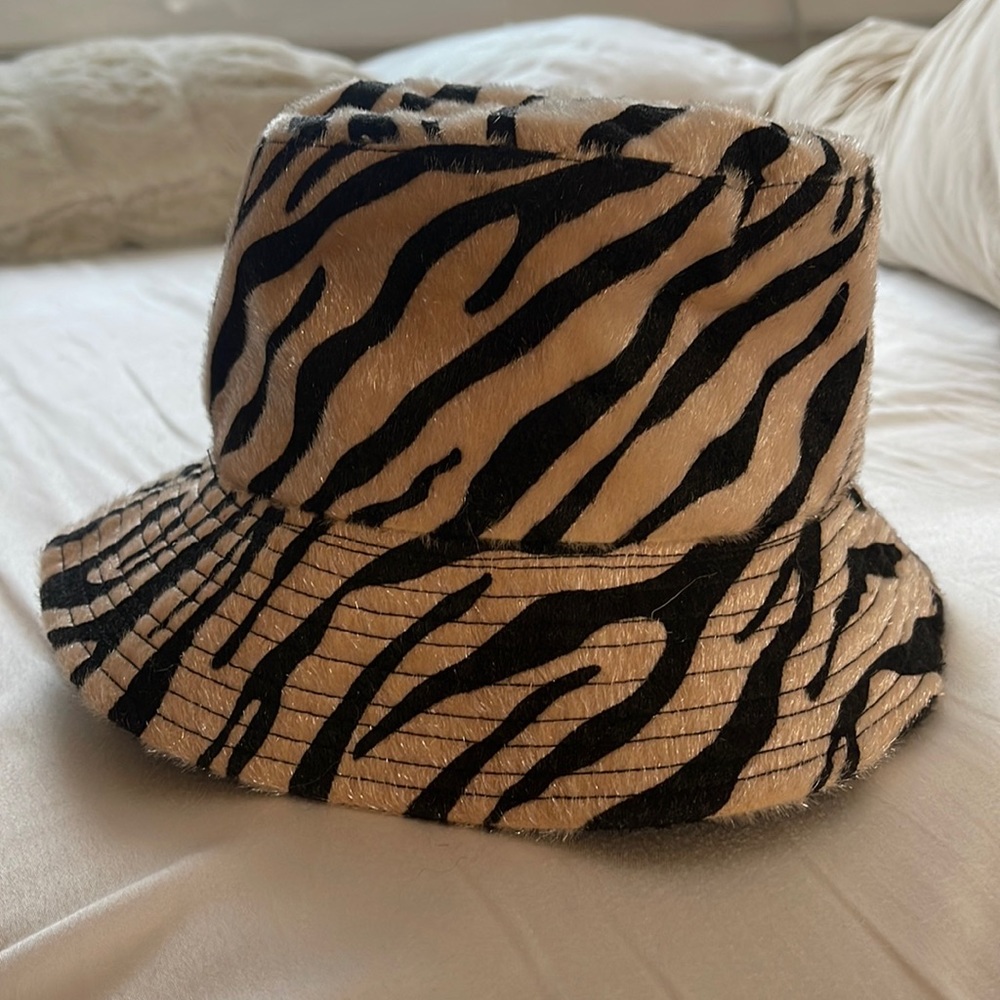 Princess polly hat